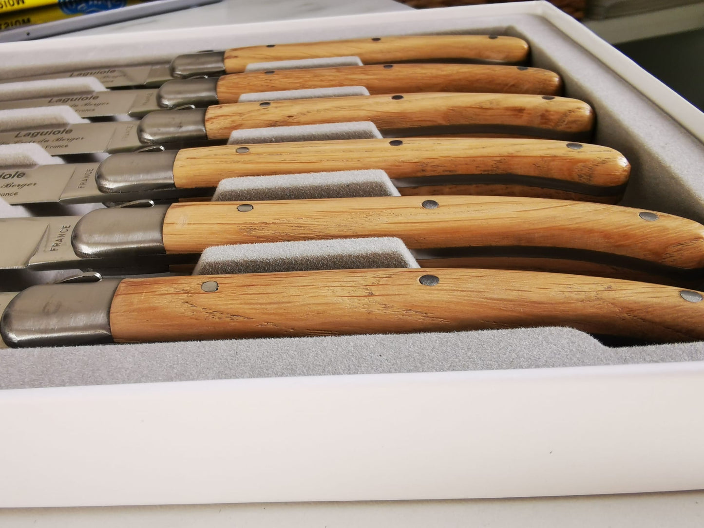 Coffret de 6 couteaux à steak en bois d'olivier LAGUIOLE Made in France - ALLWENEEDIS