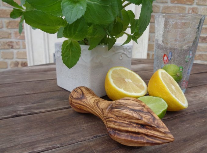 Presse-citron Très élégant et tendance en bois d'olivier - ALLWENEEDIS